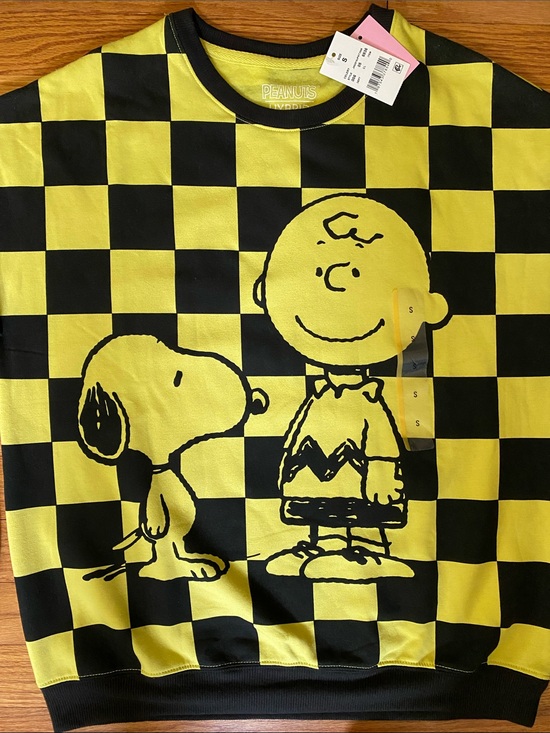 Peanuts Tops - Charlie Brown & Snoopy Large Oversized Top